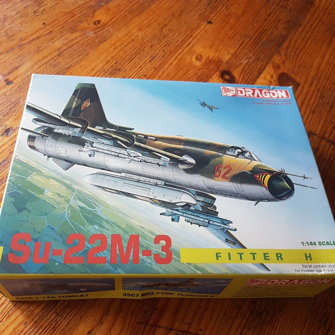 Kit di modellismo & Modellini statici: Dragon 1/144 Sukhoi Su-22M-3 – Nuovo (secondo la descrizione) da Bern venduto da causa67