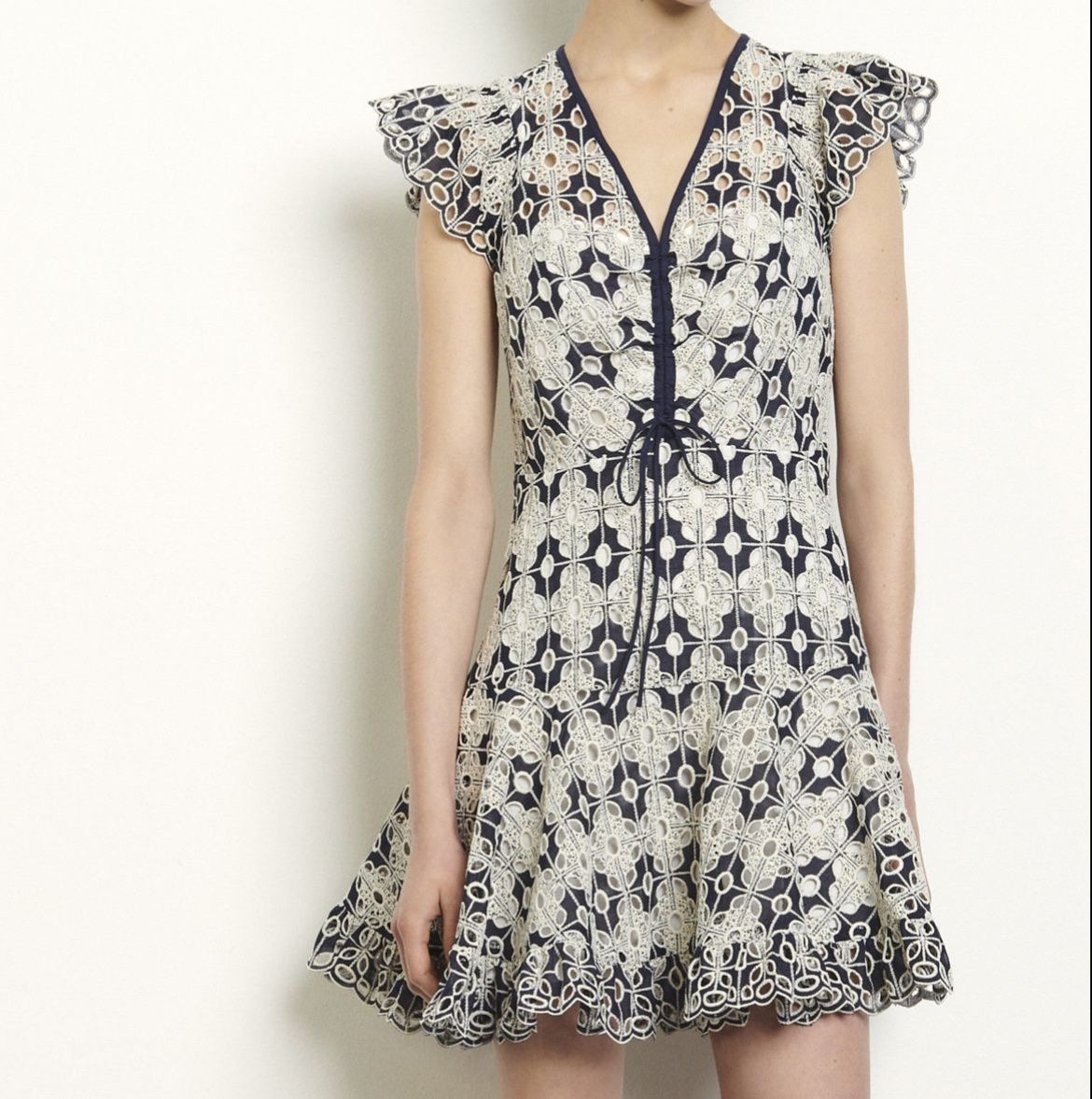 Sandro Kleider: Sandro Dress - Navy & Cream Pattern – Gebraucht aus Zürich von jia_57tp