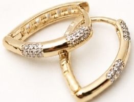 Elegante goldene Ohrringe mit Zirkonia - Zeitloser Schmuck
