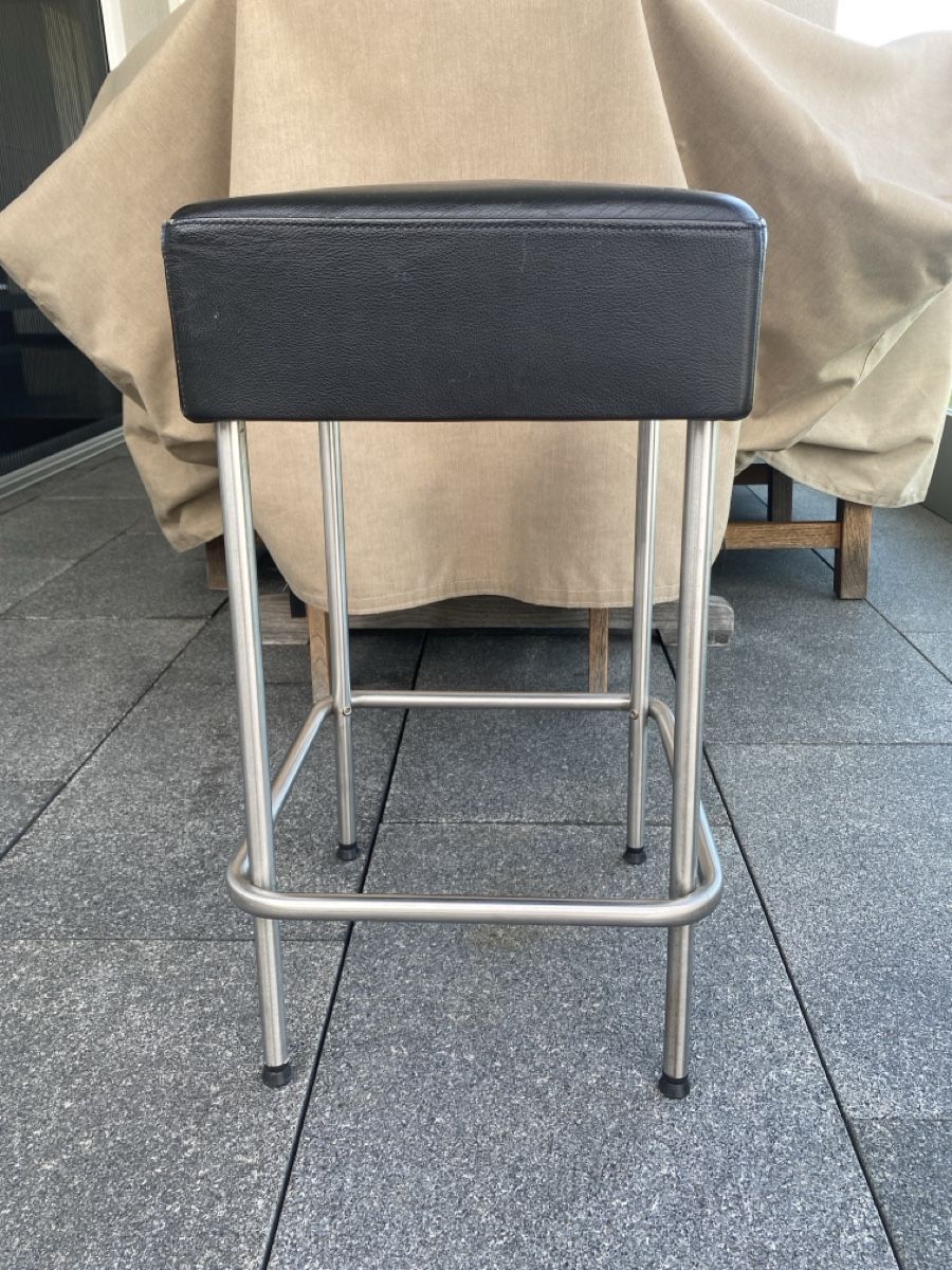 Tabourets: Black bar stool with metal frame – D'occasion à Oberrieden par rroane2 1