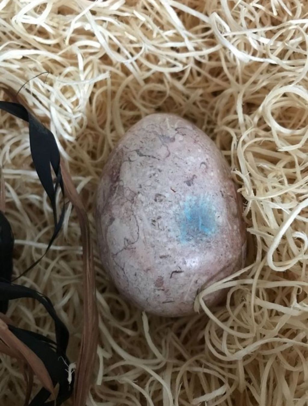Mineralien & Heilsteine: STEINEI / EI AUS STEIN - ROSA-WEISS-BLAU. – Gebraucht aus Buchs AG von Cuescu 2