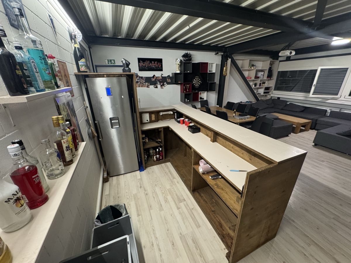 Equipement de magasin & Foires: Bartheke aus Holz inkl. Kühlschrank eigenbau – D'occasion à Sursee par sim_meier