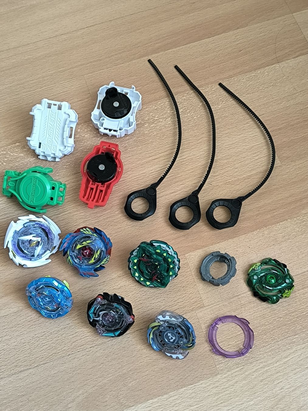Giocattoli: 6 Beyblade plus Arena – Usato da Oberdiessbach venduto da Zwerg82 3