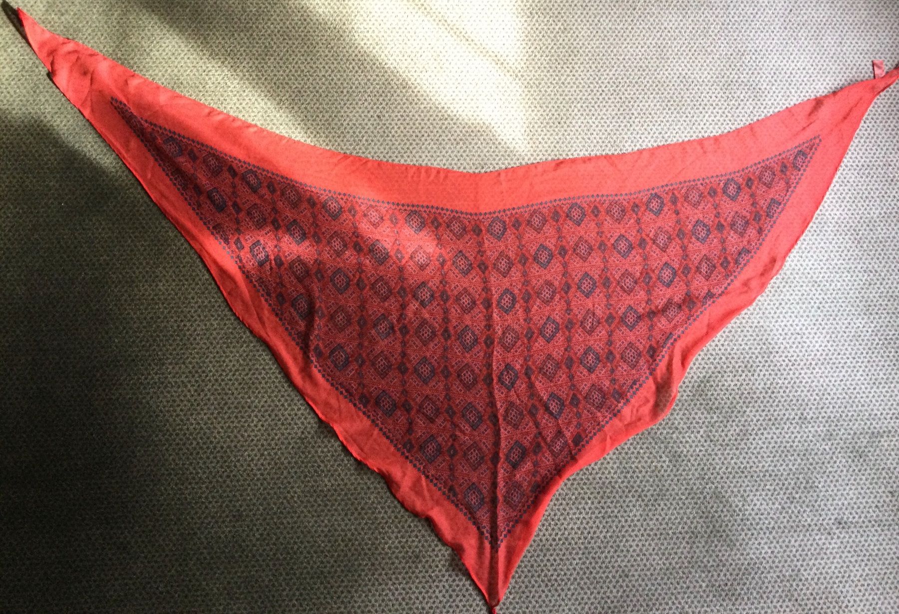Foulard & Sciarpe: 10 Foulards, Polyester und Seide Schnäppchenpreis – Usato da Ulisbach venduto da sasha6 5