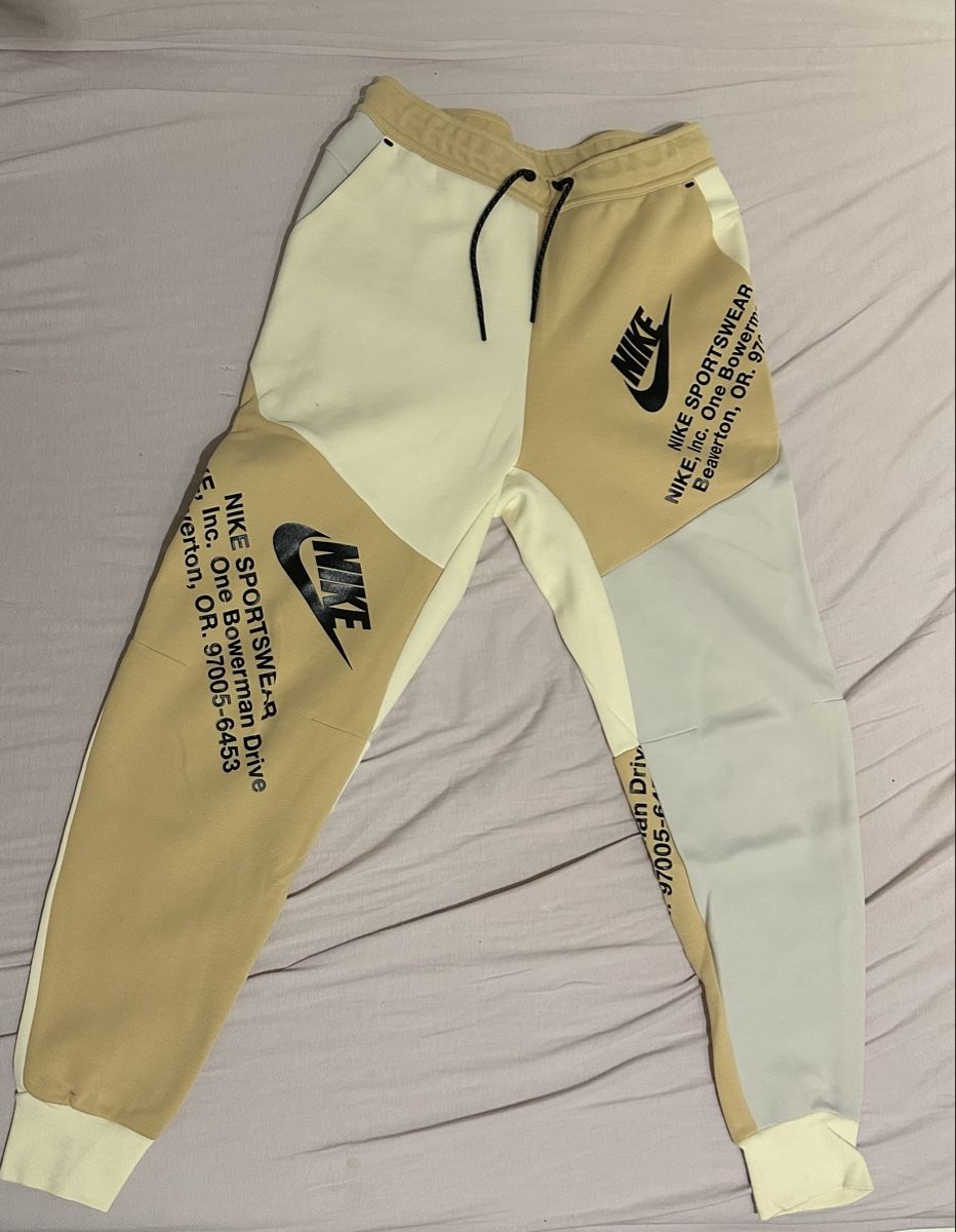 Nike Anzüge, Sport- & Funktionsanzüge: Nike Tech fleece – Neu und originalverpackt aus Gossau SG von nin_98jx 2