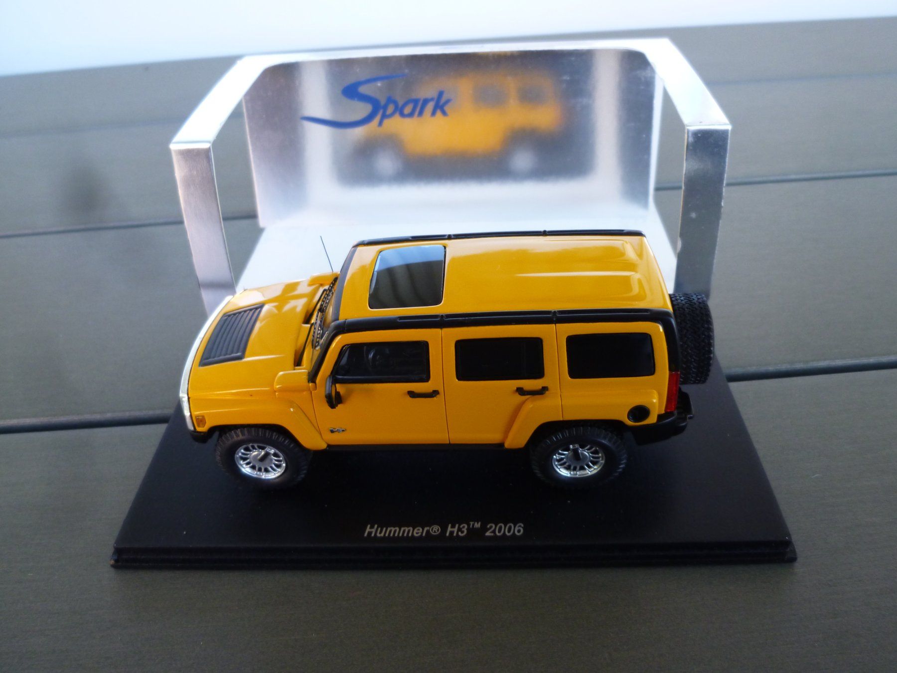 Spark Modellini d'auto: Hummer H3 (2006) – Nuovo e nell'imballaggio originale da Flawil venduto da Imperiosud 1