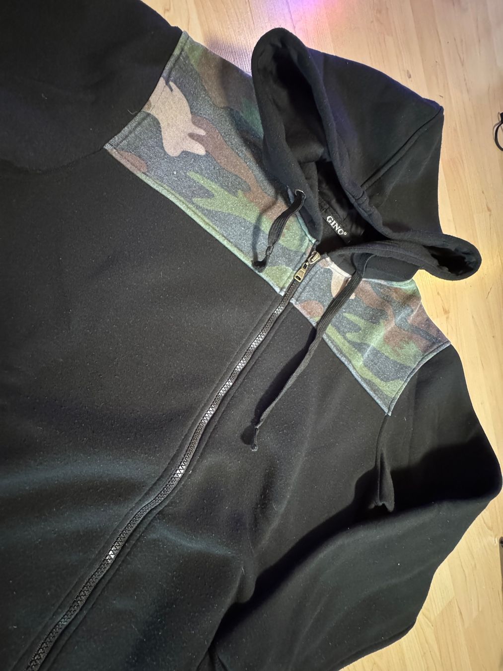 Maglioni & Felpe: Herren Kapuzenpullover - GINO – Usato da Seuzach venduto da Inspektor99 1