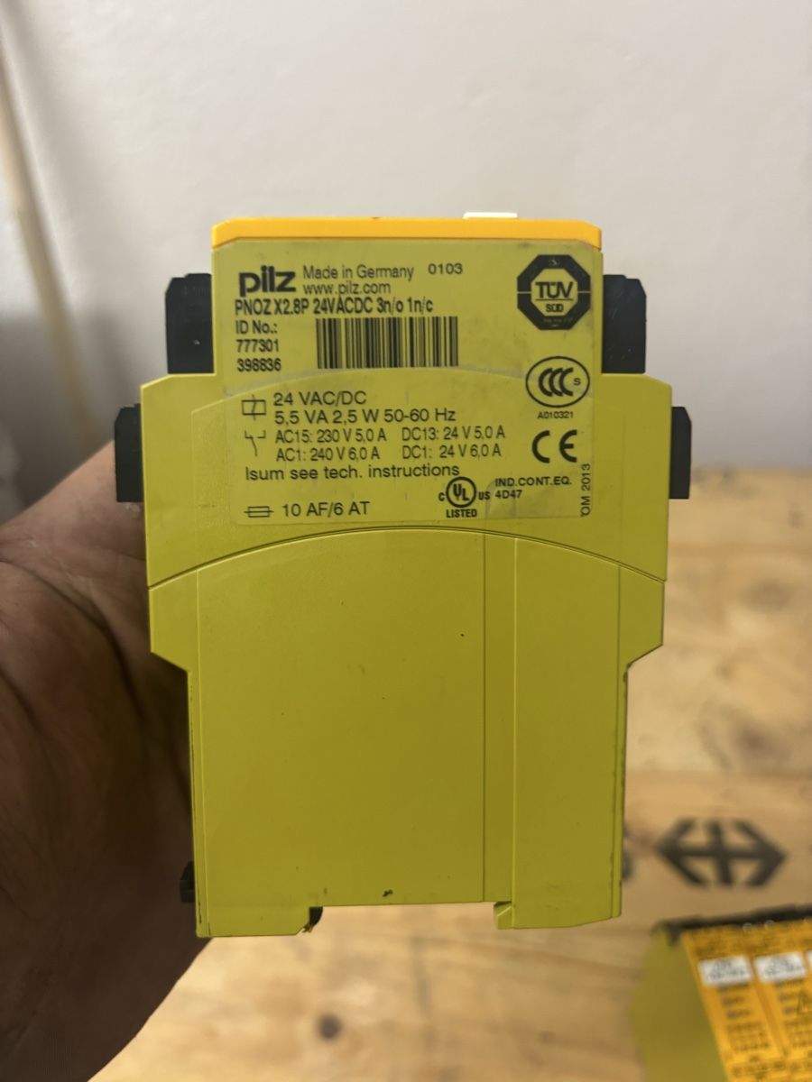 Componenti elettronici: Pilz PNOZ X2.8P – Usato da Laupersdorf venduto da mer_n9vn 1