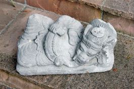 Liegender Ganesha – Sandsteinfigur
