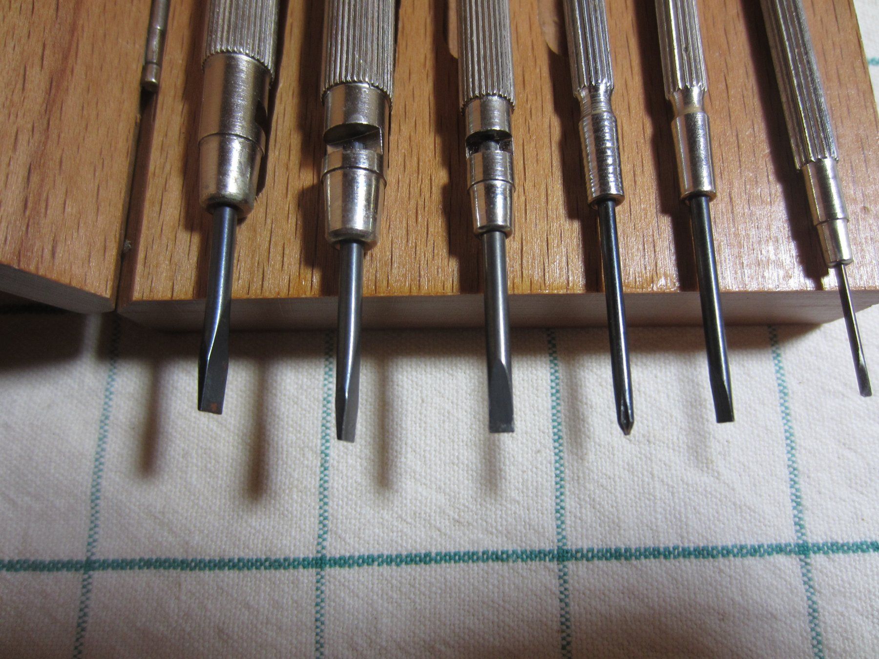 Alle Werkzeuge: Set mit 6 Präzisions-Schraubenzieher – Gebraucht aus Bachenbülach von Fishair 2