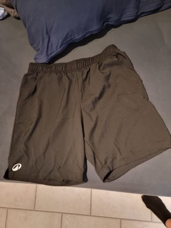 4x Shorts Schwarz Grösse L gebraucht guter Zustand
