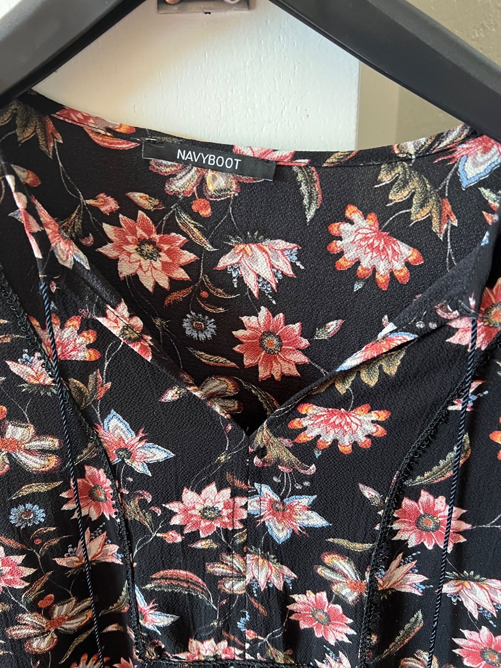 Navyboot Camicette: Bluse von Navyboot mit Blumenmuster, Grösse 36 – Usato da Ruggell venduto da Malbuntiger01 1