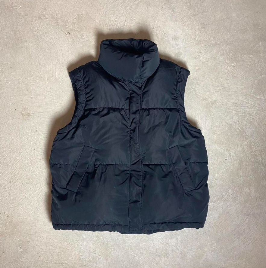Bershka Gilets & Westen: Doudoune sans manches noire bershka – Gebraucht aus Rances von mia.r