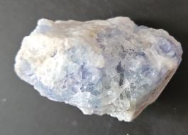 Magnifique géode de quartz bleu clair