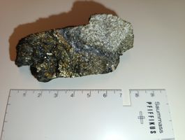 Erzstück Gold und Silberhaltig aus Familien Mine 130g