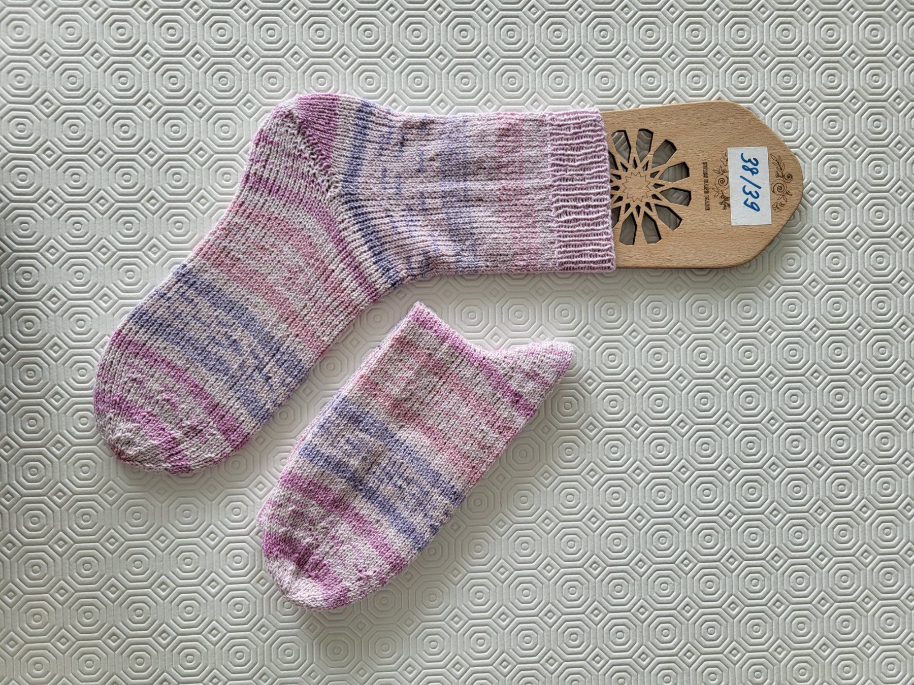 Calze: Socken handgestrickt 38/39 – Nuovo (secondo la descrizione) da Männedorf venduto da thjohn