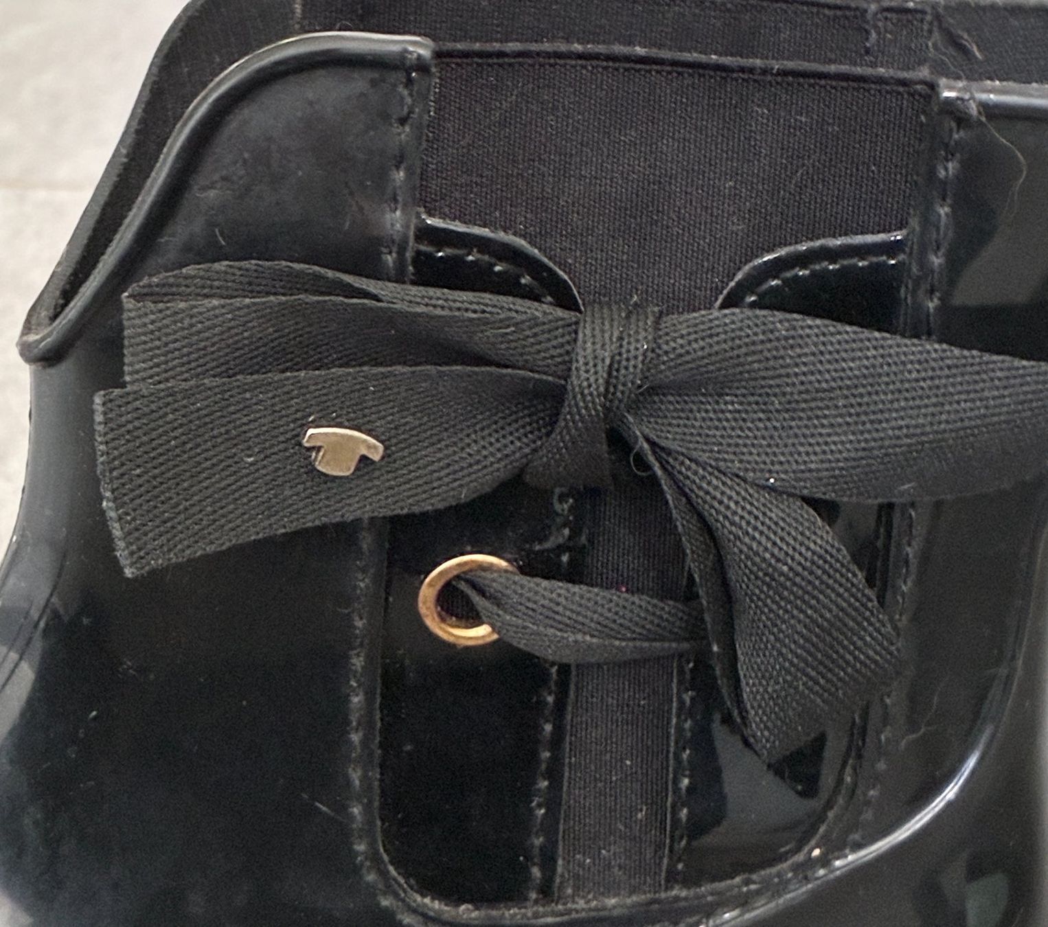 Tom Tailor Scarpe da donna: Schwarze Gummistiefeletten von TOM TAILOR Gr. 39 – Usato da Kloten venduto da Nephty 7