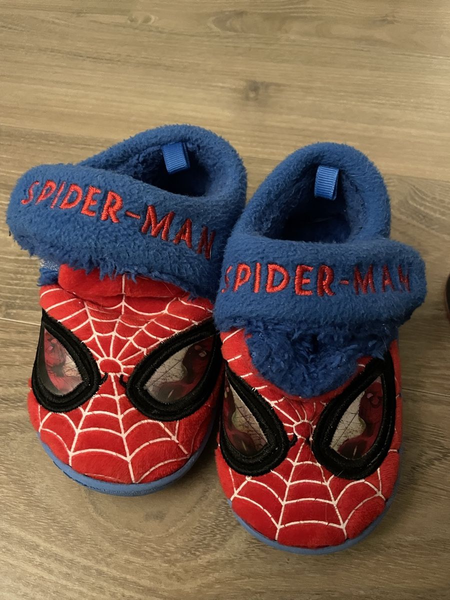 Scarpe da uomo: Spiderman - Chaussons et Baskets - Pointure 24/25 – Usato da Sierre venduto da Ruyfigas 1