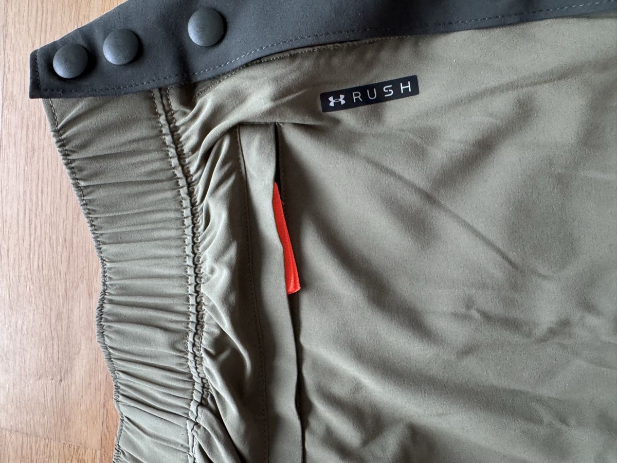Under Armour Pantaloni: Under Armour Rush Woven Tear Away Sweatpants – Usato da Zug venduto da cam_b8hz 2