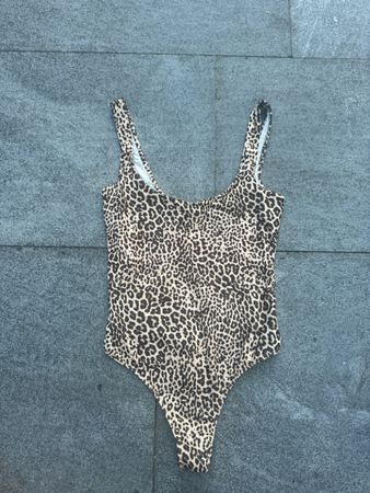 Bershka Body Leo-Print Size S Neuwertig