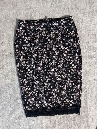 Rock Bershka Blumenmuster 