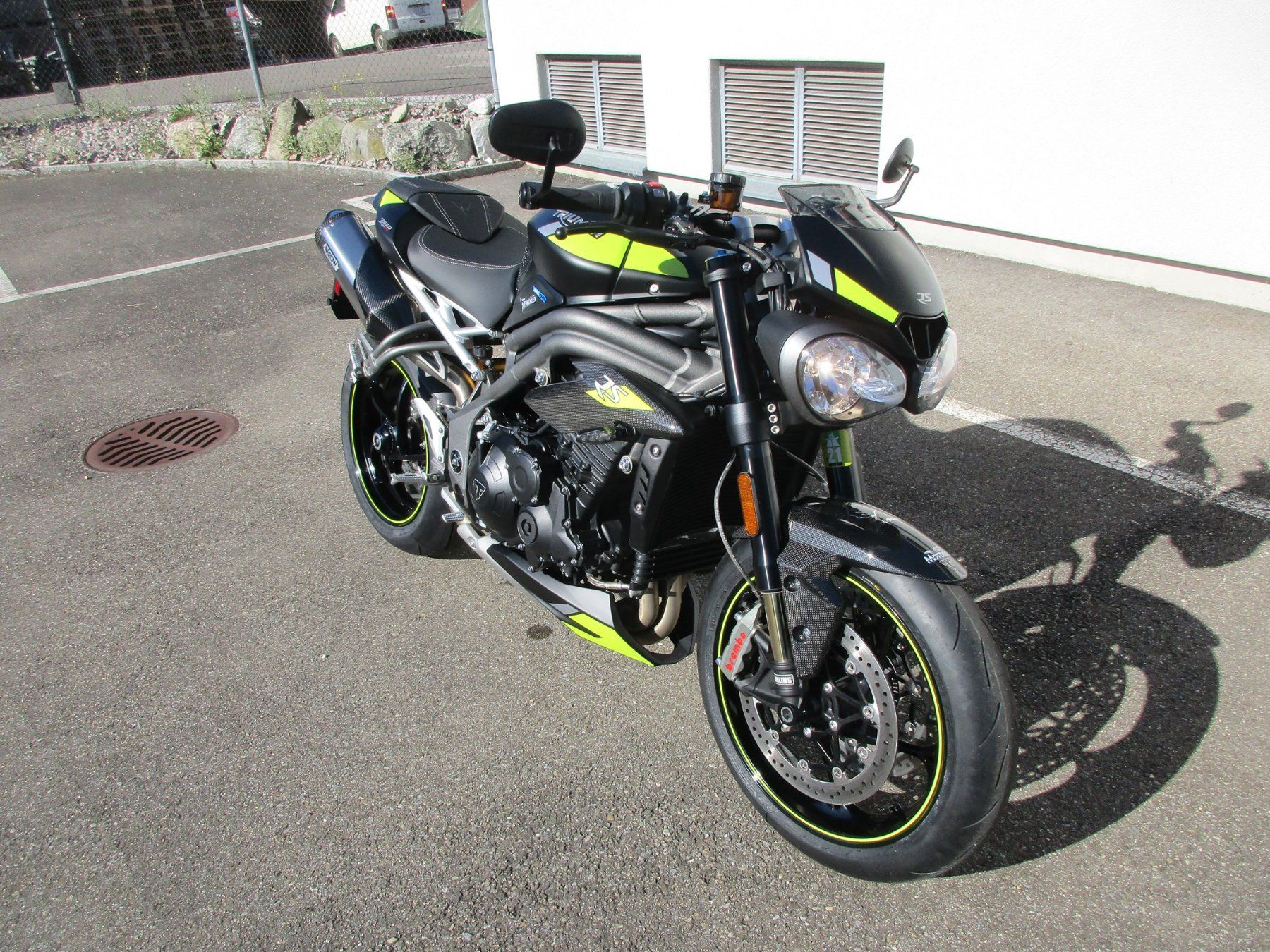 Triumph Strada: Triumph Speed Triple 1050 RS – Usato da Schaan venduto da FloWa