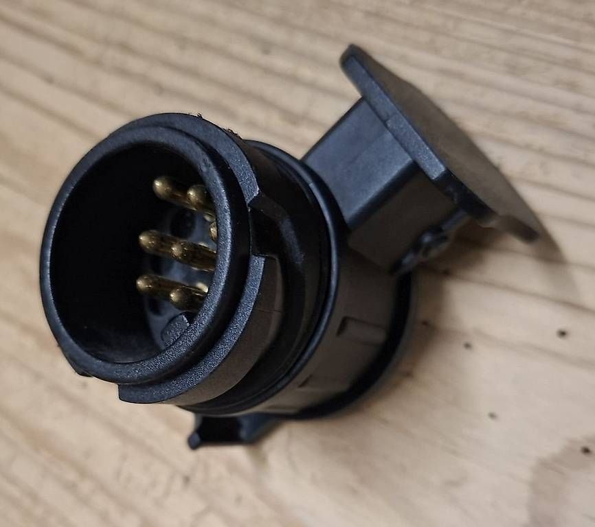 Ganci per rimorchio: Anhängerkupplung Adapter Trailer Auto 7/13 Pol – Usato da Rickenbach SZ venduto da Pinguin73