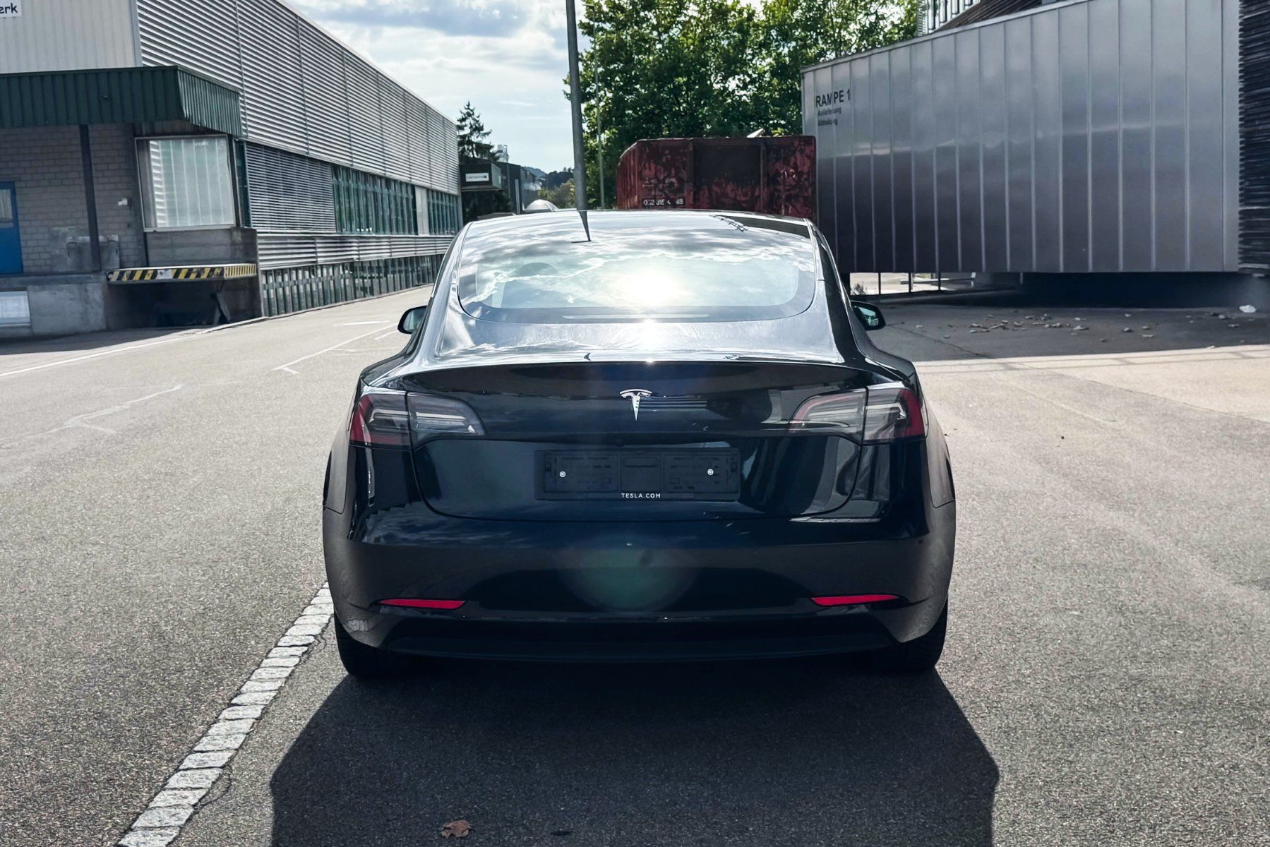 Tesla Autos: Tesla Model 3 SR RWD P – Gebraucht aus Sirnach von cartrade24_bucan 4