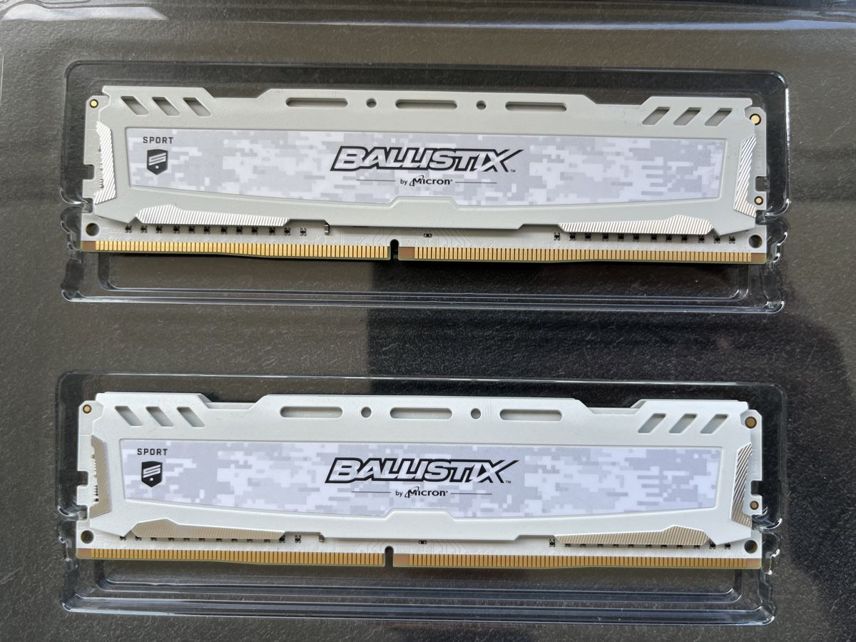 Mémoires / RAM: 2x 8GB RAM – D'occasion à Zürich par Lobos97