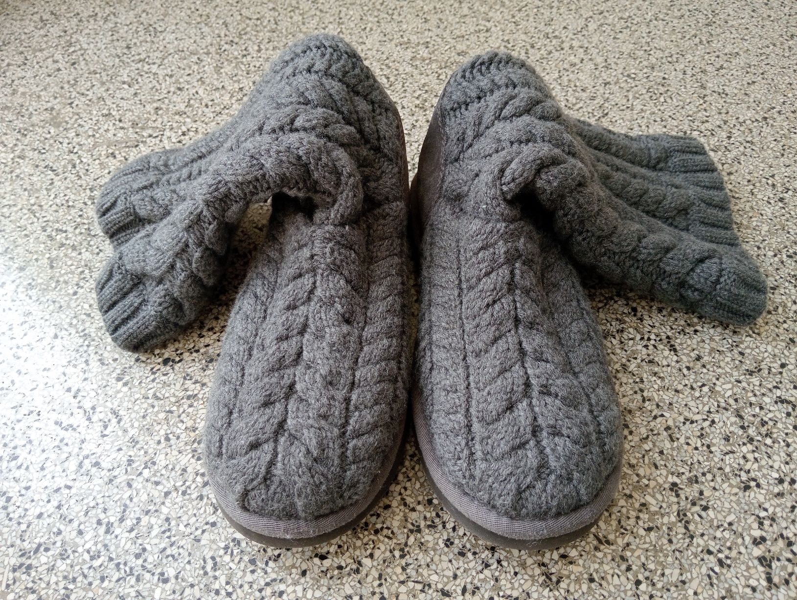 Ugg Scarpe da donna: UGG Tularosa Strick Echtes Lammfell & Wildleder Grau 38 38.5 – Usato da Allschwil venduto da Evgeniia78 1