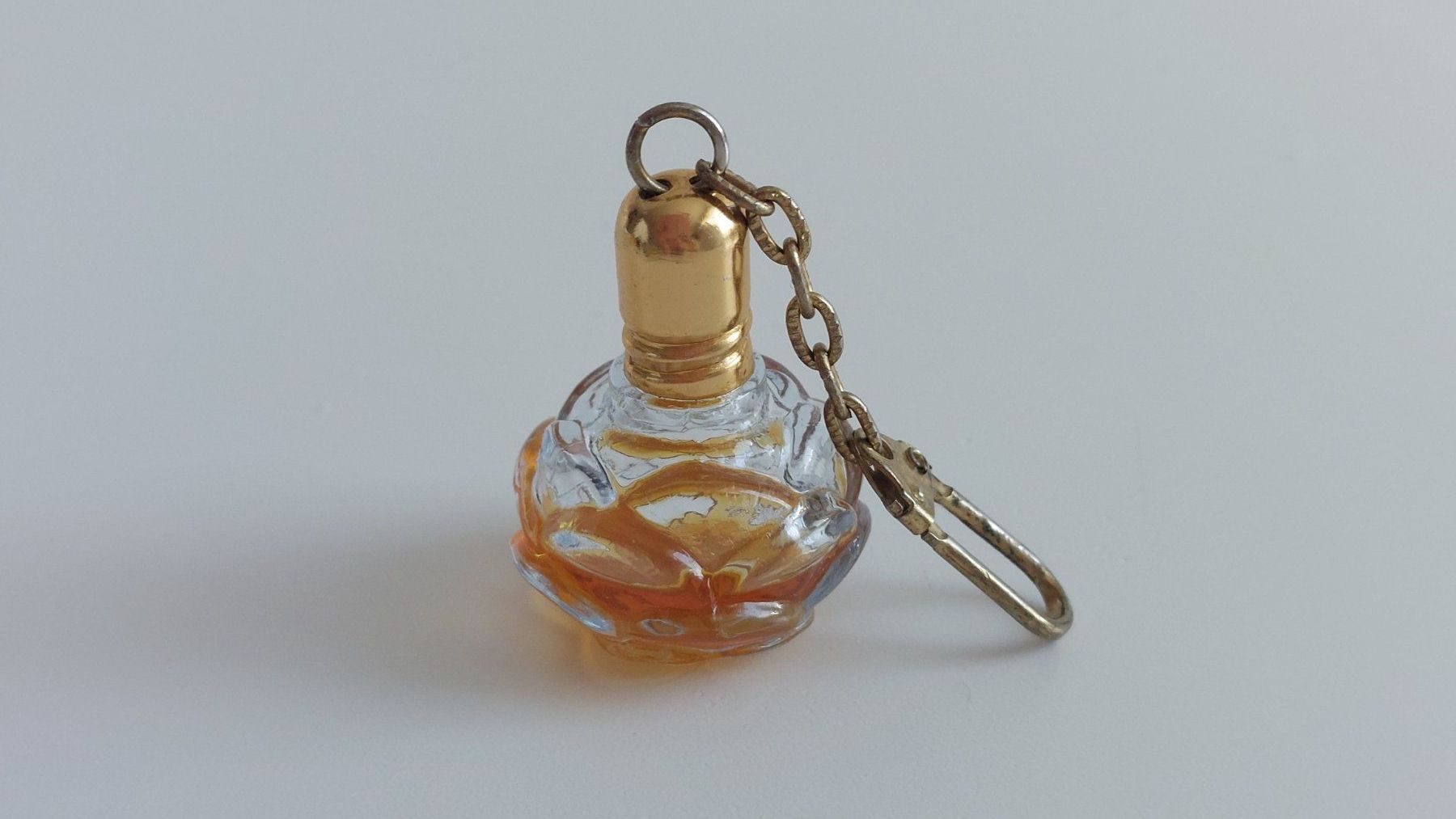 Profumi & Eau de Toilette: 24 Miniatur Parfum verschiedene – Usato da Zürich venduto da ChiaraCindyLou 1