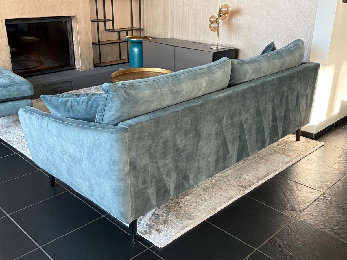 Livique Divani: Schönes Sofa, neuwertig – Nuovo (secondo la descrizione) da Eggenwil venduto da desibetschart 2