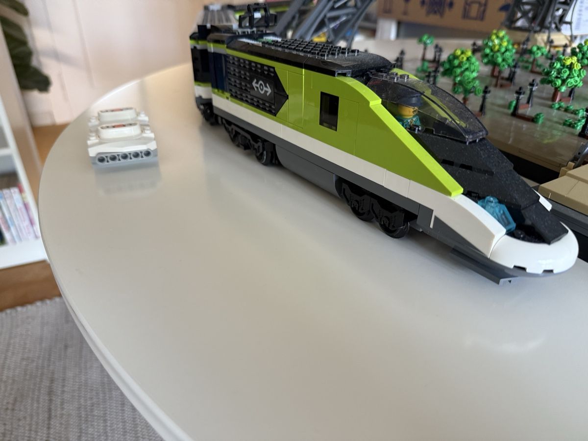 Lego Jeux de construction: RAILS + Train de voyageurs LEGO 60337 avec télécommande – D'occasion à Bulle par fra_7wng 5