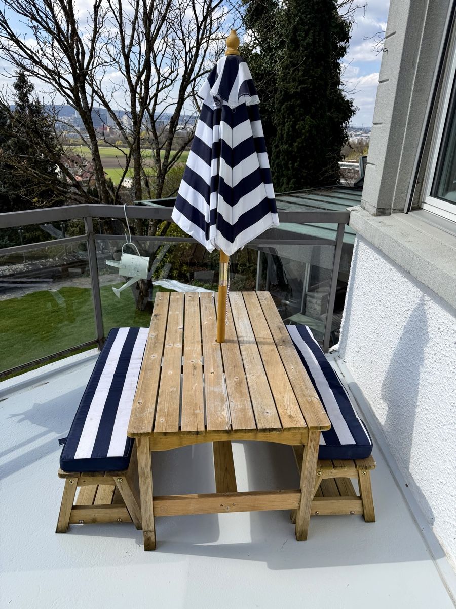 Set di tavolo e panche: Gartentisch mit Sitzbank und Sonnenschirm gestreift – Usato da Wallisellen venduto da ale_9qys 1