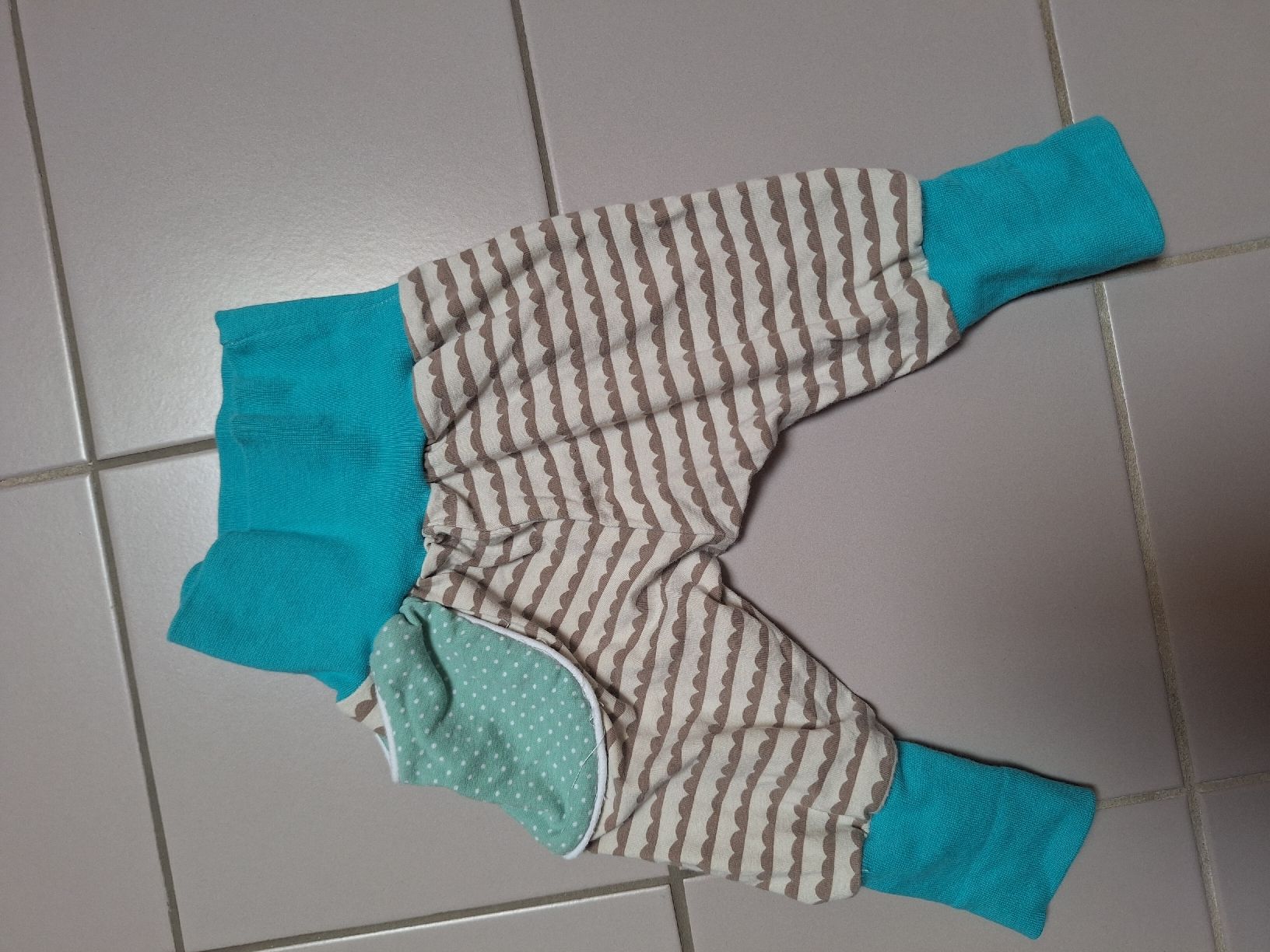 Pantaloni: Pumphösli, ca. Grösse 56 – Usato da Sissach venduto da Nothing123