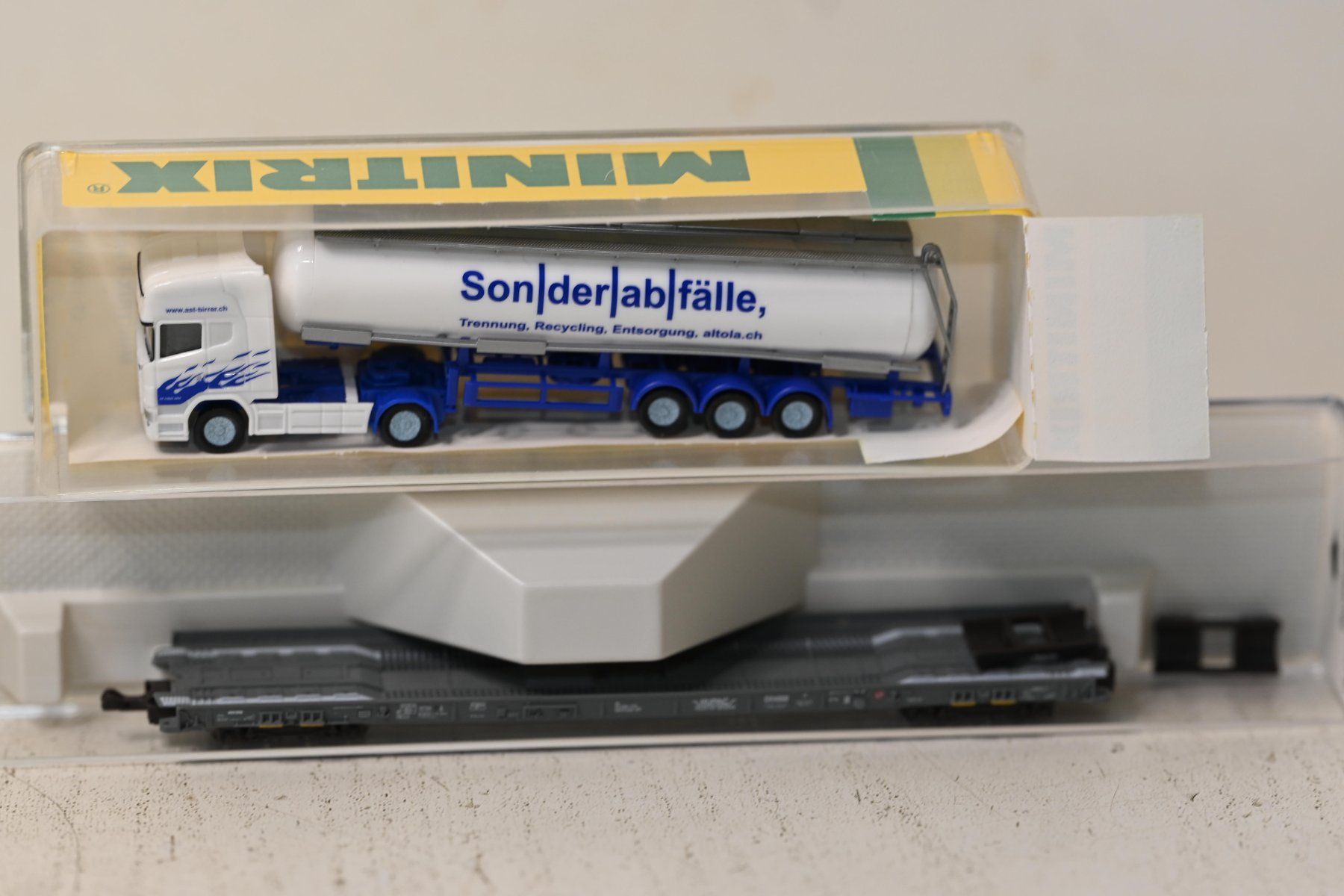 Fleischmann Modellini di ferrovie: Hupac Wagen Sonderabfälle Fleischmann Spur N mit OVP – Usato da Laupen ZH venduto da Zmoewe