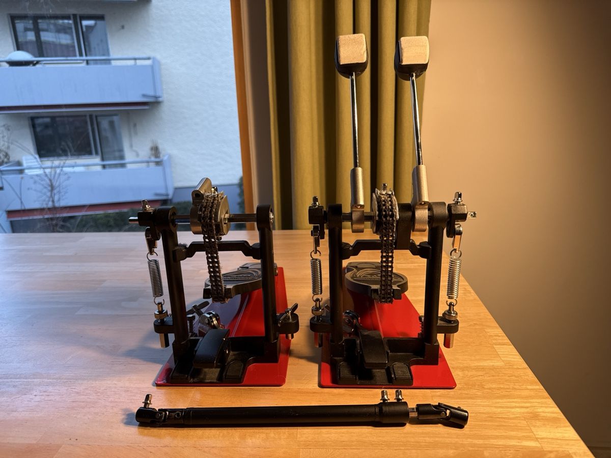 Strumenti musicali: Geniales Millenium PD222 DBD Bass Drum Pedal! – Usato da Zürich venduto da coolismic