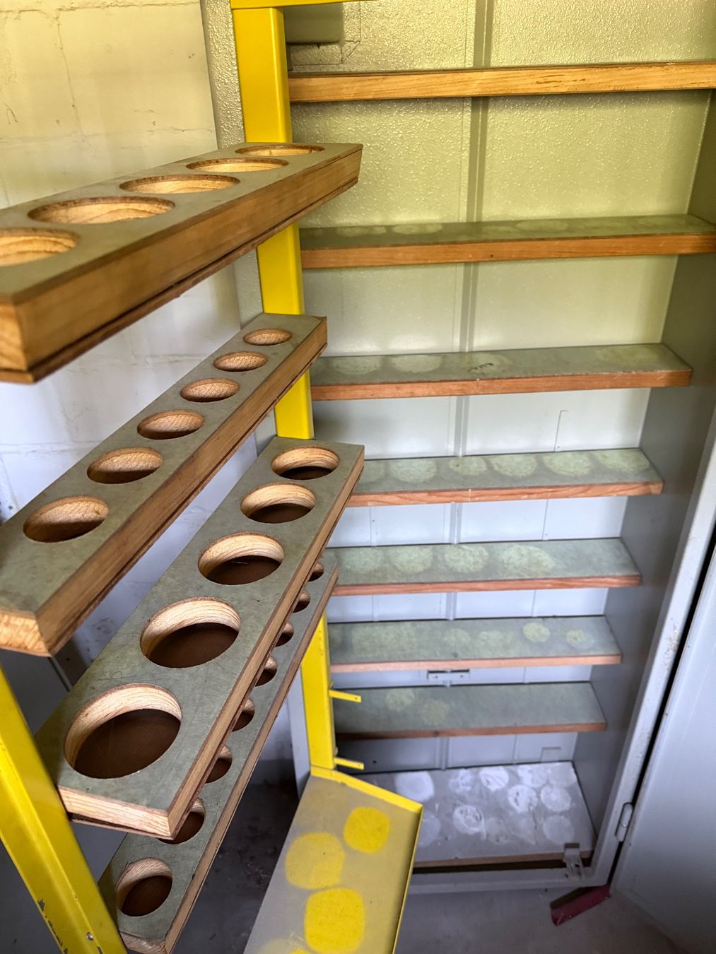 Schränke: Blechschrank – Gebraucht aus Horriwil von Carrera68 5