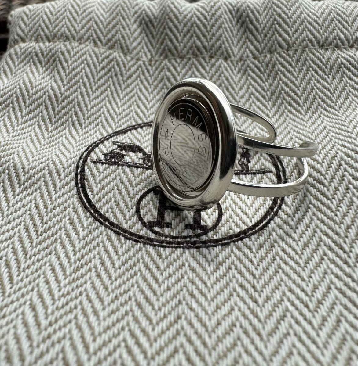 Hermès Anelli: Bague Clou de Selle Hermès acier - argent massif – Nuovo (secondo la descrizione) da Neuchatel venduto da mar_9blm 5