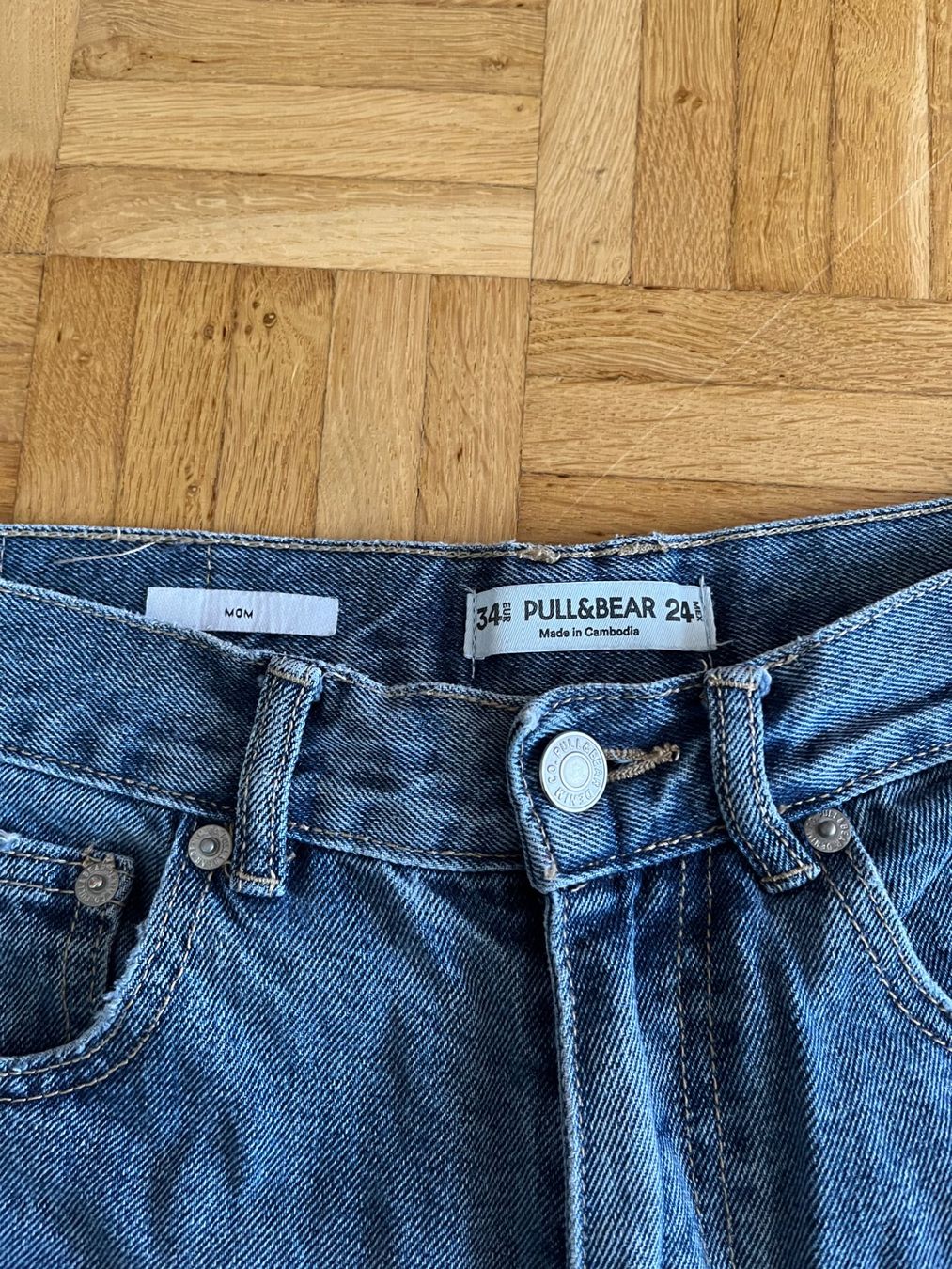Pull&Bear Jeans: Blaue Pull&Bear Mom-Jeans Grösse 34 – Usato da Horw venduto da mira_6p85 2