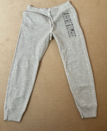 Jogginghose Abercrombie & Fitch grau Grösse S getragen