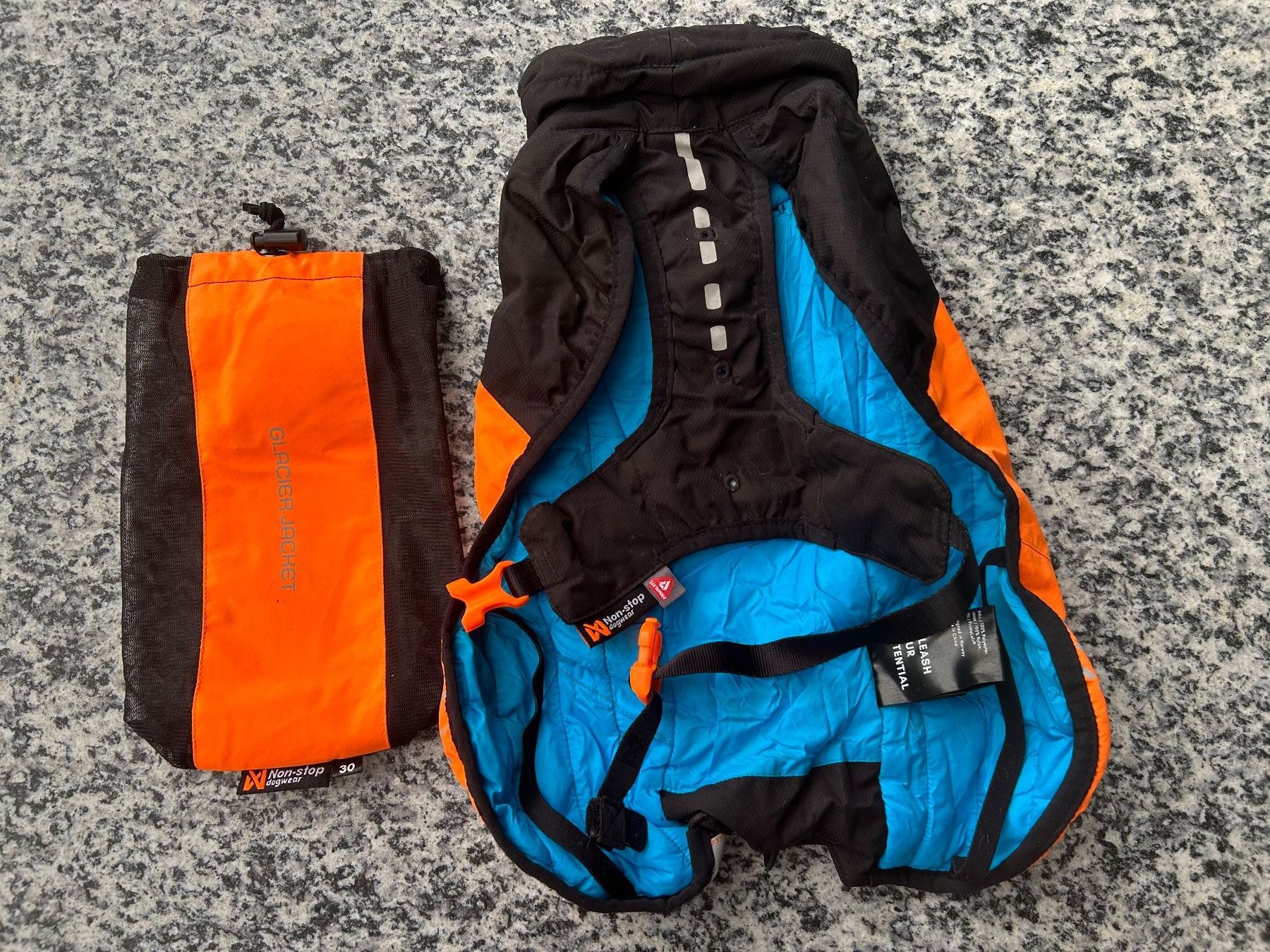 Non-Stop Dogwear Abbigliamento: Hundemantel Non-stop dogwear – Usato da Oberrüti venduto da Weimi03 1