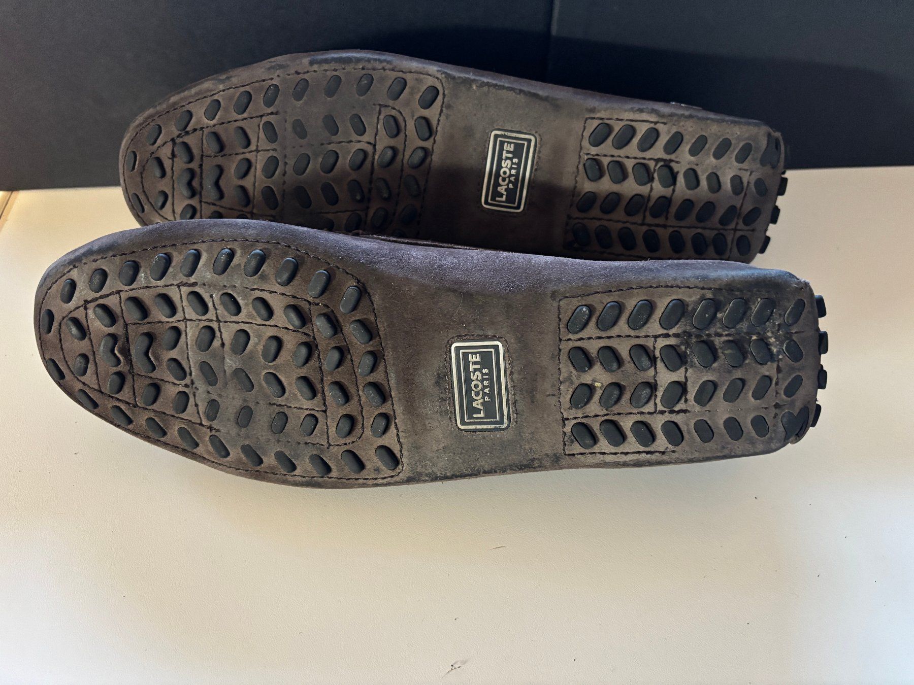 Lacoste Scarpe da uomo: Lacoste - Mocassins en daim - Marron - 43 – Usato da Grand-Lancy venduto da alf_8dk7 4