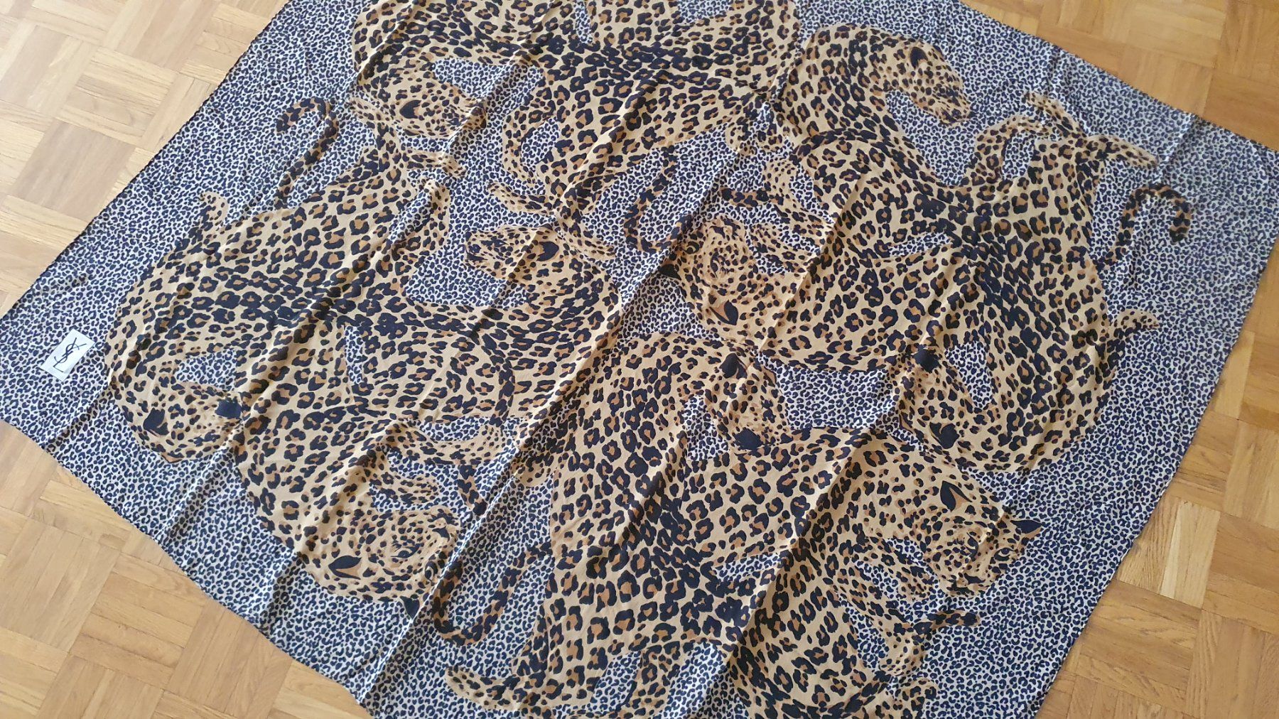 Saint Laurent Foulard & Sciarpe: Foulard Yves Saint Laurent – Usato da Rolle venduto da Croch007 1
