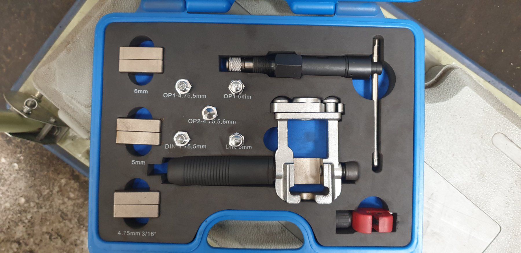 Tous les outils: Bördelwerkzeug – Neuf avec emballage d'origine à Müllheim Dorf par Linus18 3