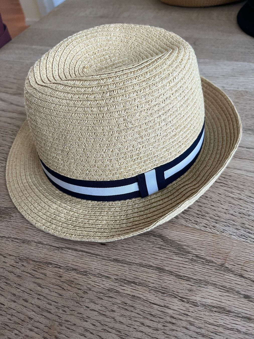 Hüte, Mützen & Caps: Hut H&M Papierstrohhut Grösse 110/122 – Gebraucht aus Cham von knonauerstrasse