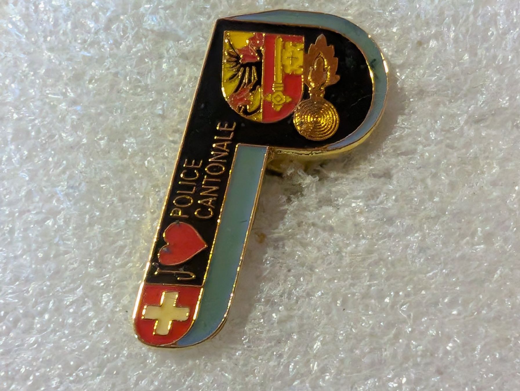 Plaketten & Abzeichen: Ansteckpin 34: I Love Kapo Genf – Gebraucht aus Oppligen von Pin-Fall-Shop