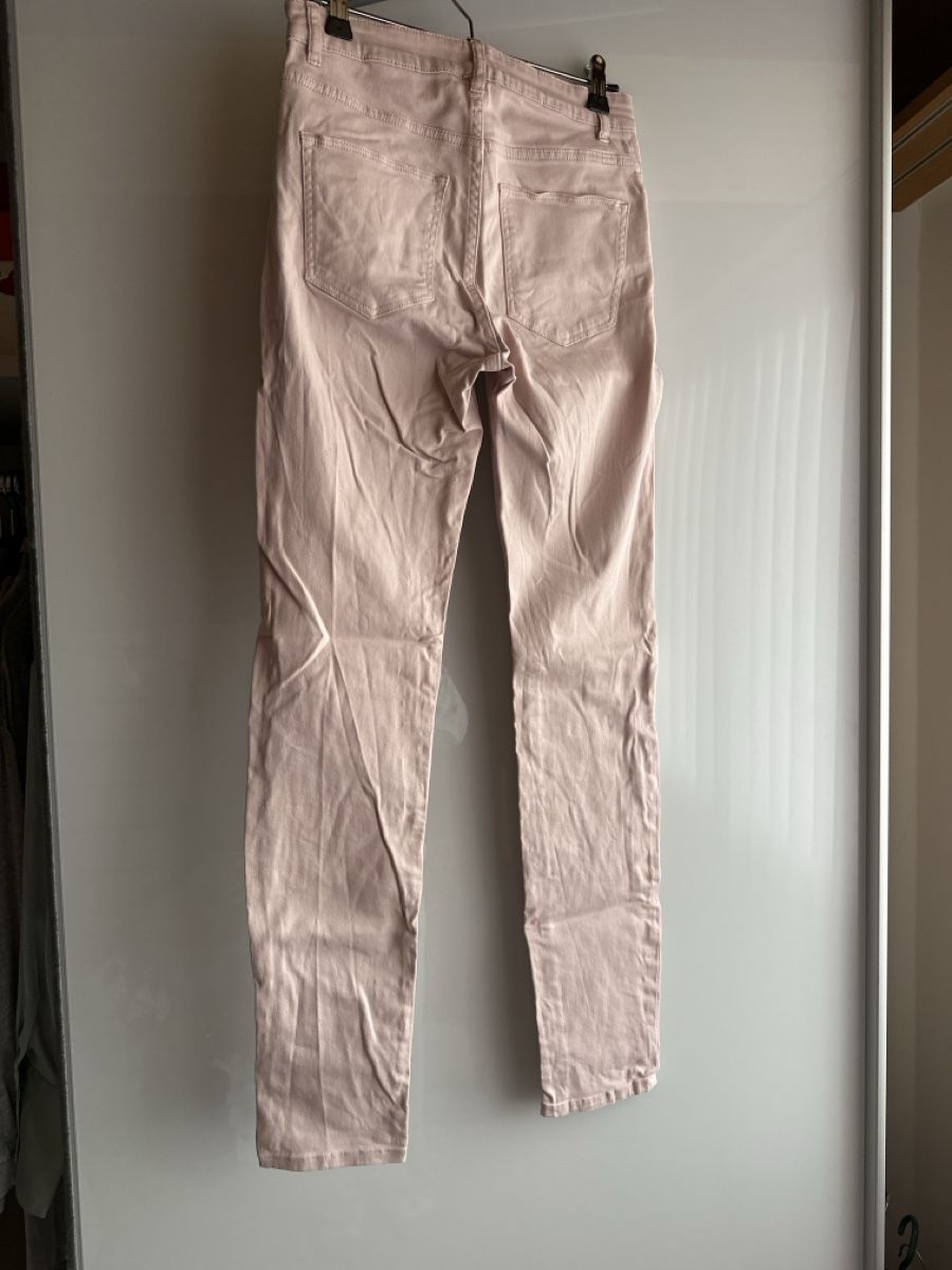 H&M Pantaloni: hellrosa Hose / Jeans von H&M Grösse 36 – Usato da Buchs AG venduto da Dasmusstduhaben 1