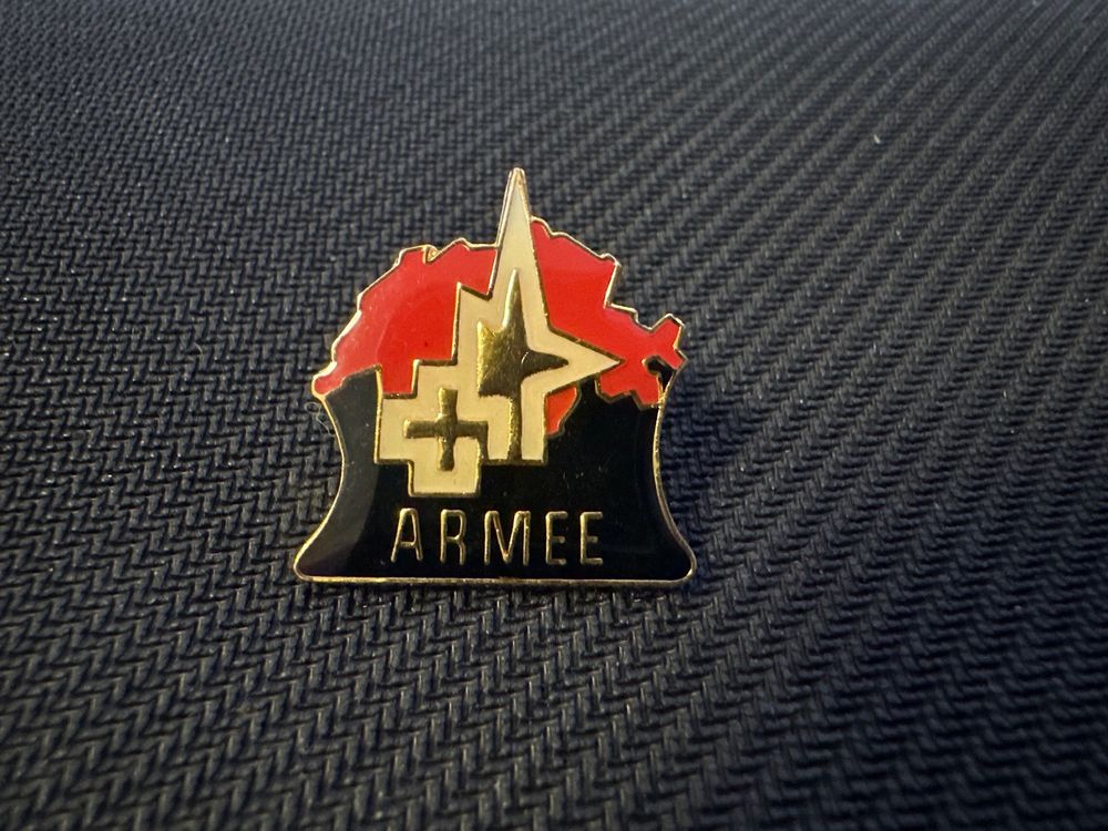Militärveteran Spezialkräfte Gekreuzte Sturmgewehre Mit Soldatenschädel Im Gm1325343373 410397202