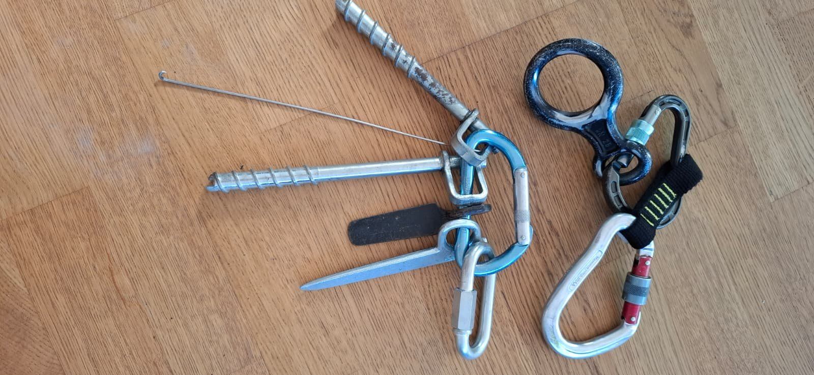 Attrezzatura da arrampicata: Kletter-Set mit Karabinern, Expressen & Eisschrauben – Usato da Horw venduto da Supervannie 3